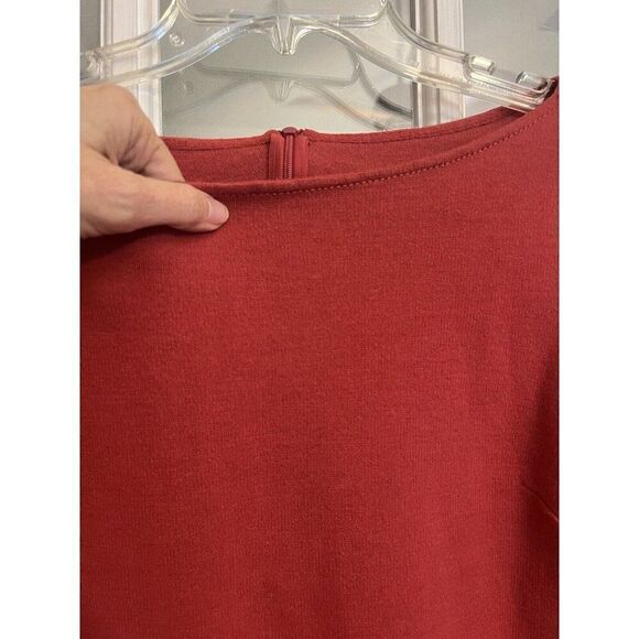 St. John Womens M Wool rayon blend Top Knit.       P - Picture 5 of 9